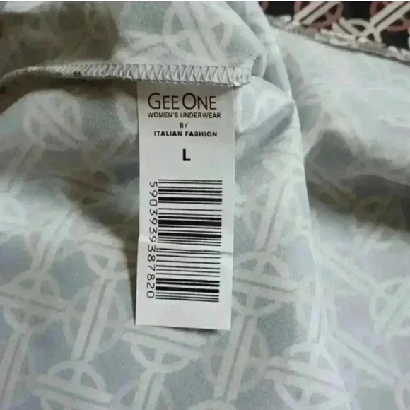 Women's Black and White metric Blouse - Picture 4 of 11